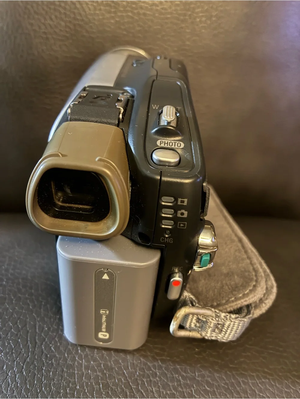Sony Handycam DRC-DVD 92 Camcorder Bundled with Power Adapter & Carrying Case